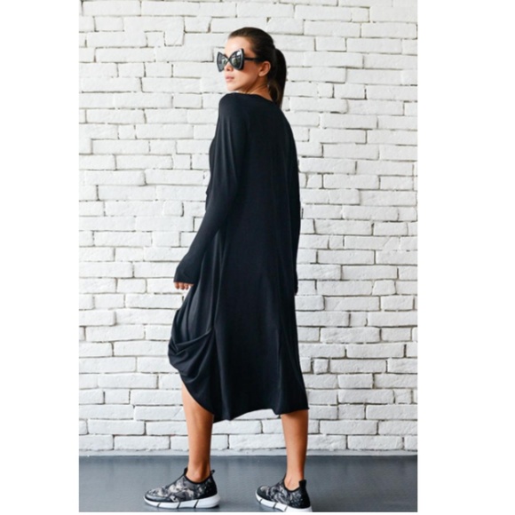 Black Oversized Maxi Dress w/ Thumb Holes - Picture 2 of 8